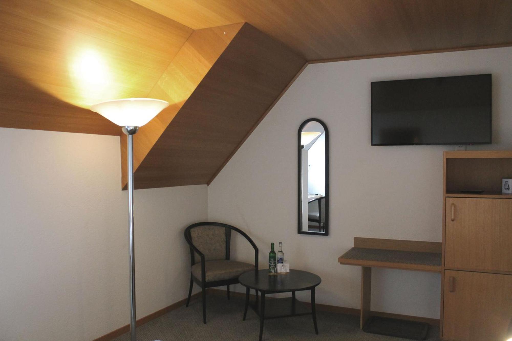 Hotel Restaurant Krone Aarberg Екстер'єр фото