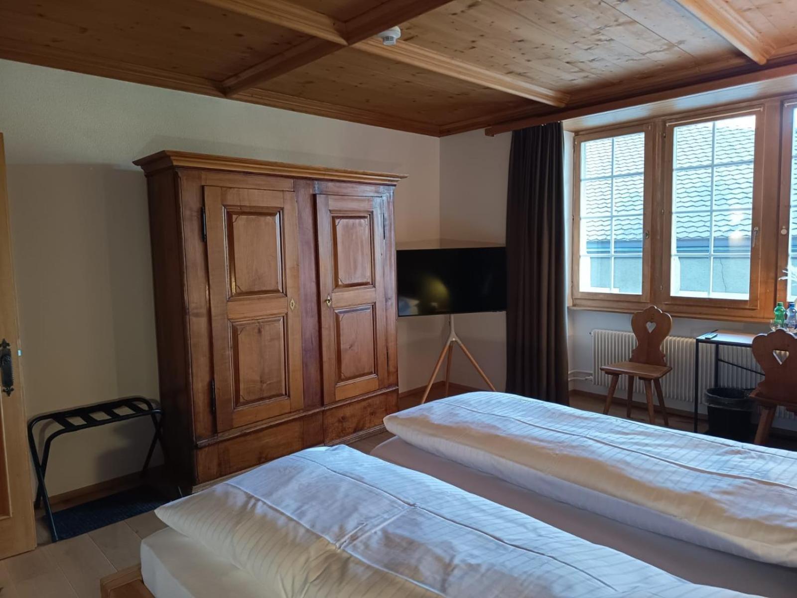 Hotel Restaurant Krone Aarberg Екстер'єр фото