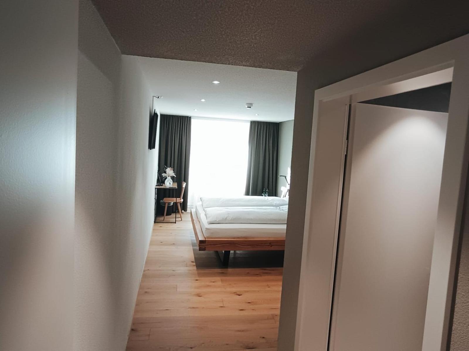Hotel Restaurant Krone Aarberg Екстер'єр фото